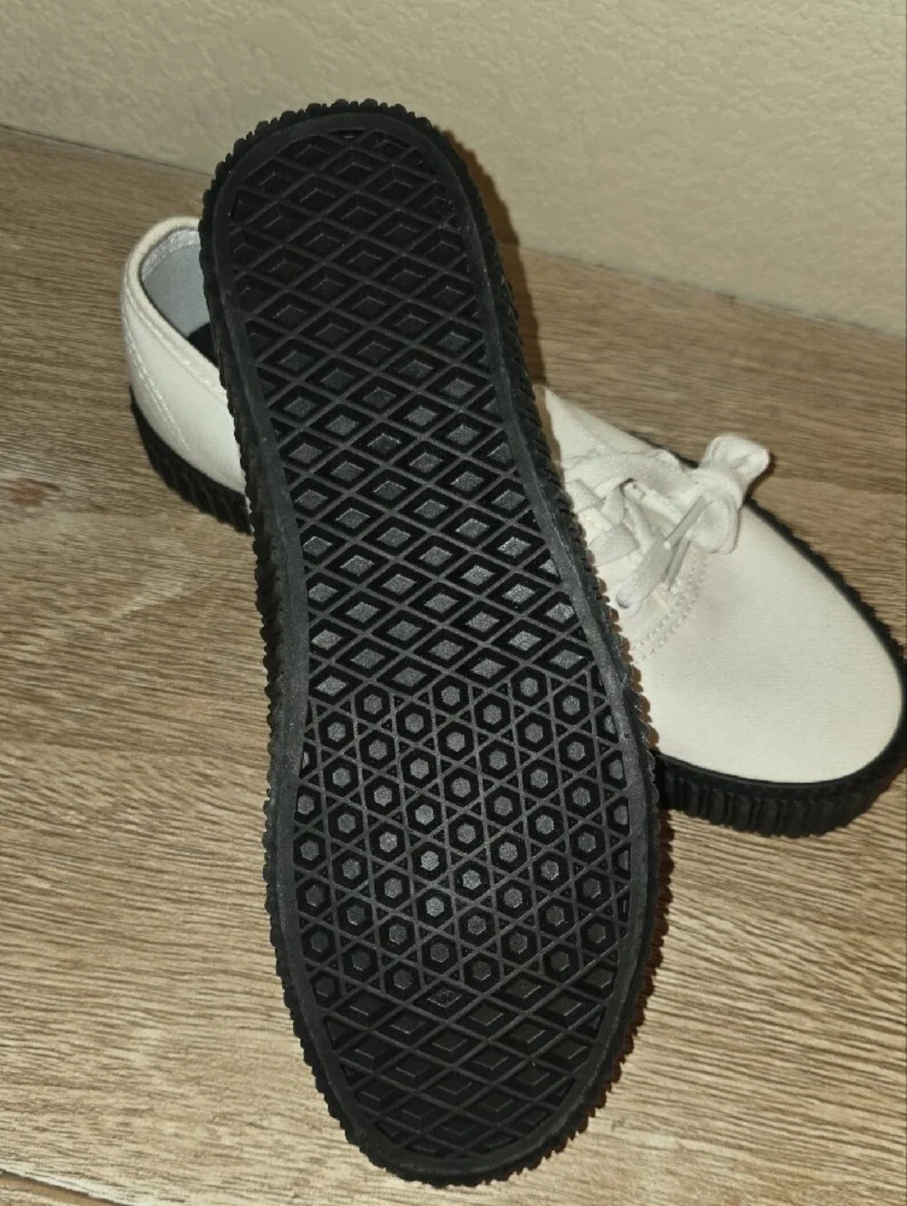 Vans White Canvas Low-Top Lace-Up Sneakers with Black Insoles (Unisex)